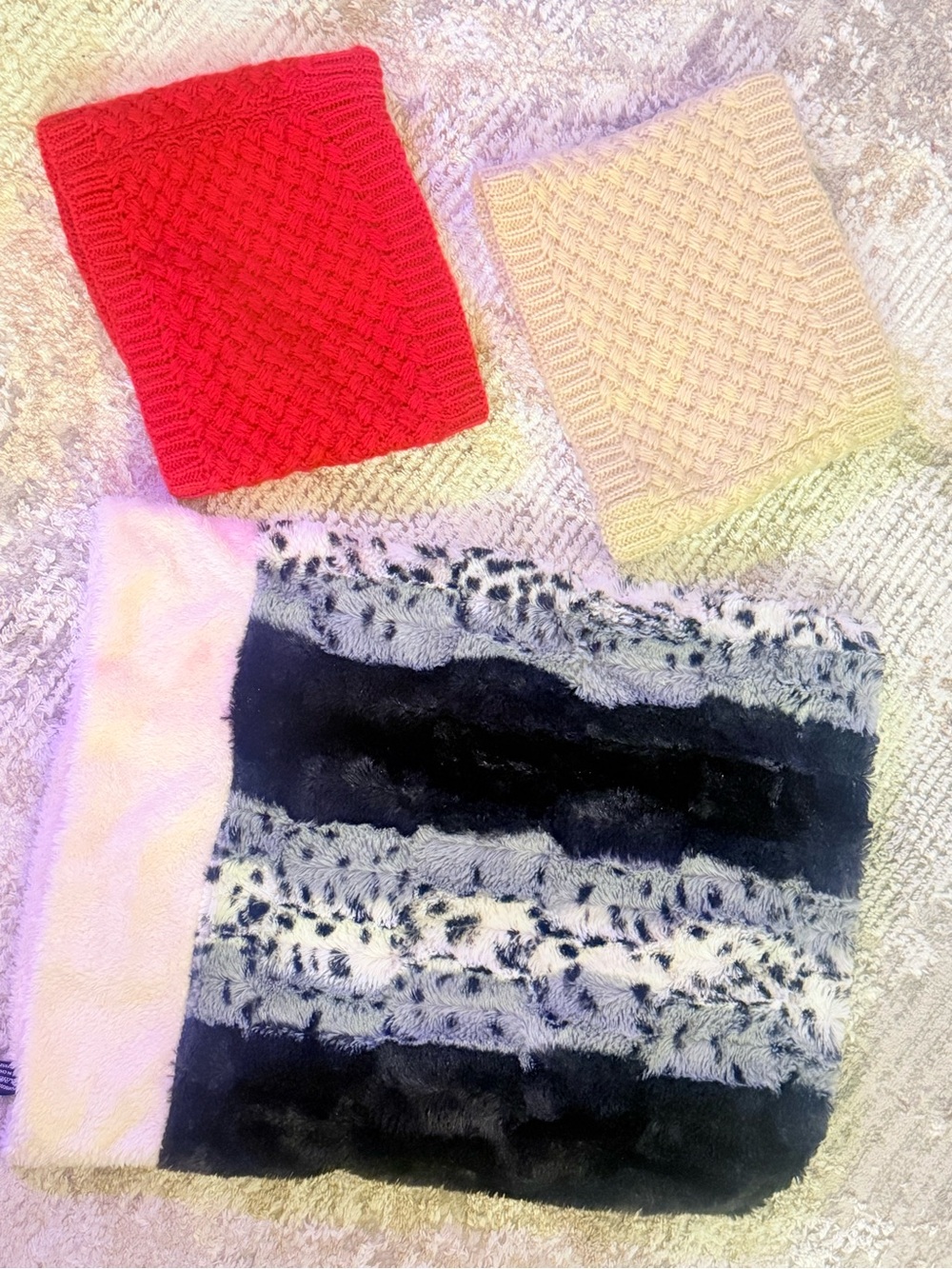 Women’s Multi-Panel Faux Fur & Knit Winter Neck Warmer - Red, Cream, Black